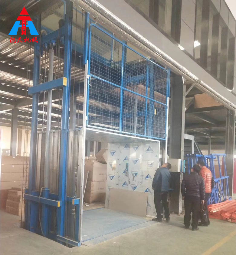 陜西西安鋼結構廠房二層導軌式升降貨梯