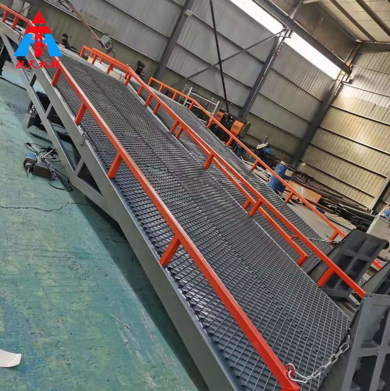 移動(dòng)式液壓登車(chē)橋