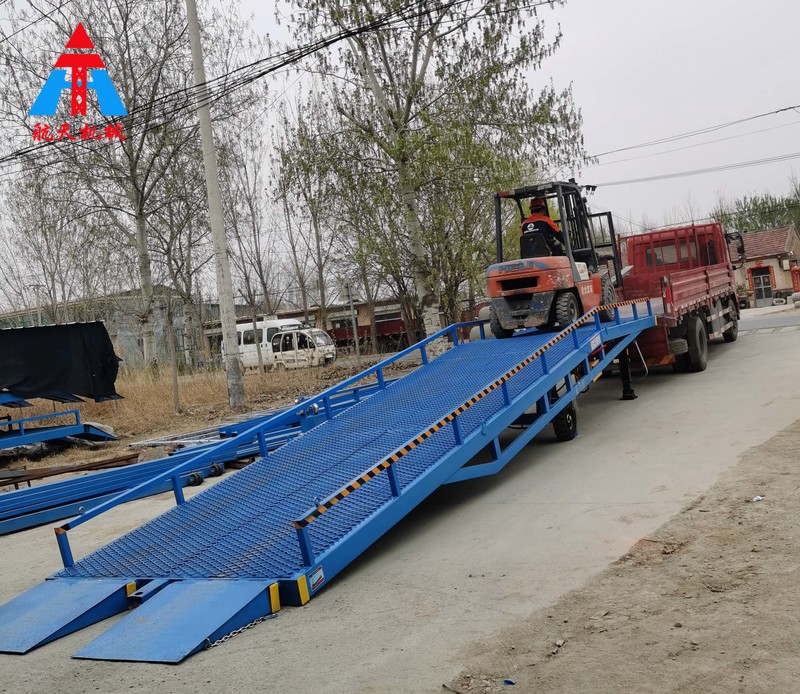 8噸移動(dòng)式液壓登車(chē)橋